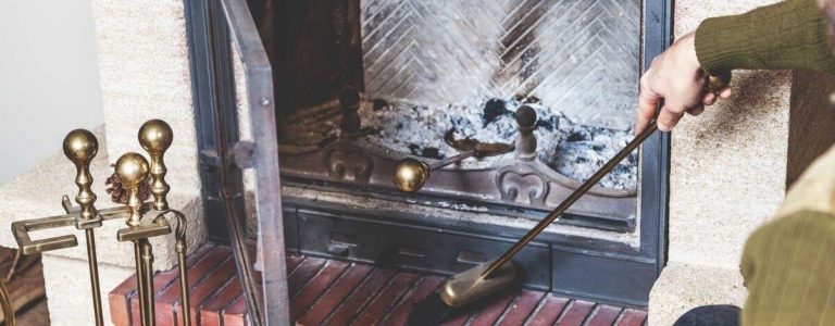 Comment nettoyer une cheminée ou un poêle à bois ?