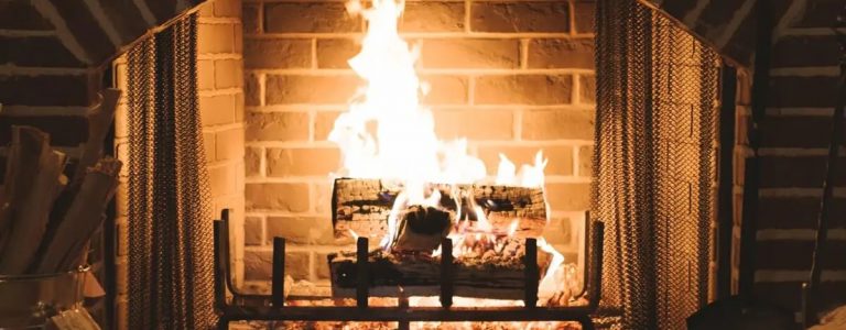 Comment faire durer votre feu de cheminée ou de poêle toute la nuit ?